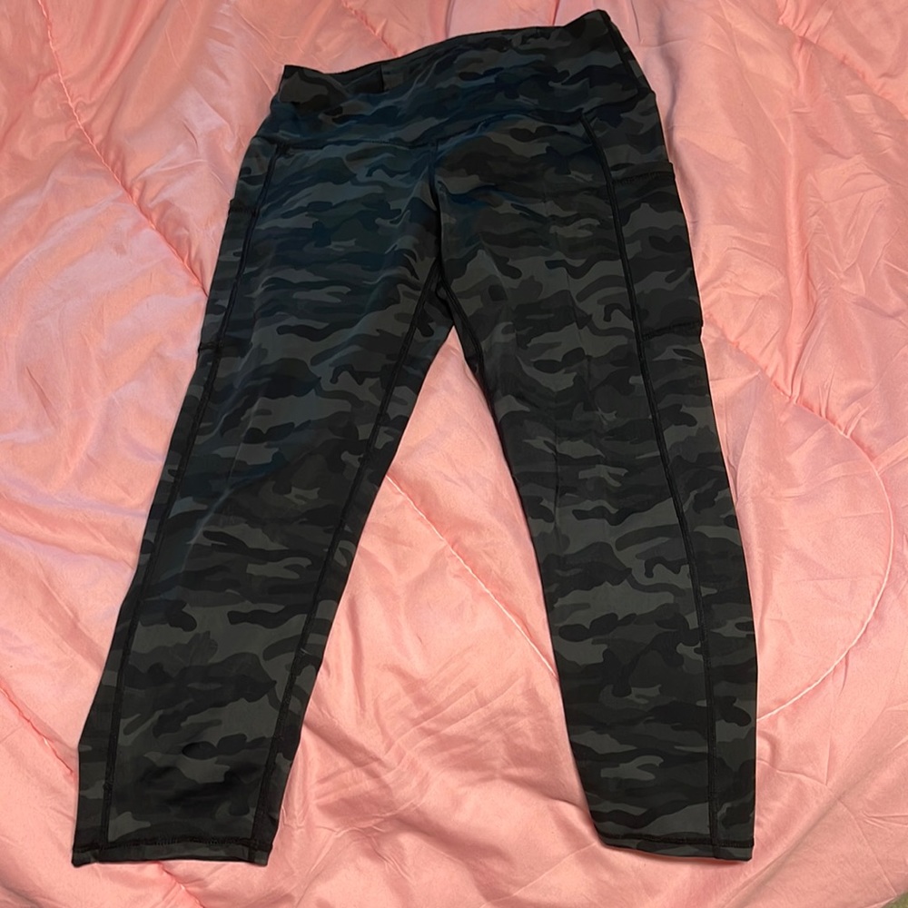 High waisted camo leggings stretchy from Amazon. Size medium worn lightly